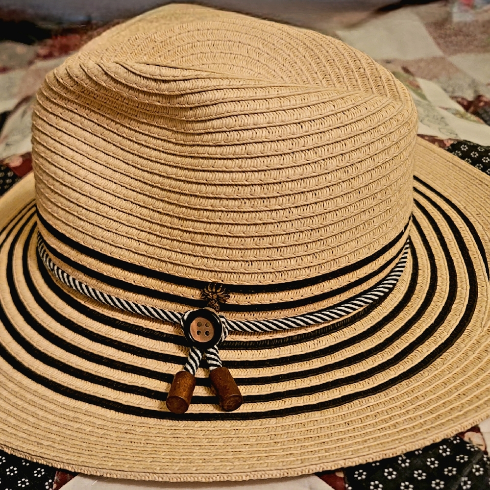 TOMMY BAHAMA Womens New without tags Sun Hat Natural with black detail $30